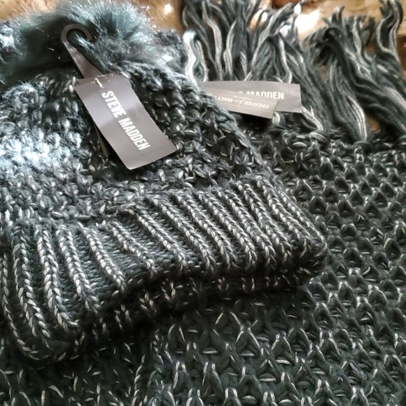 Steve Madden Accessories - Steve Madden Hat & Scarf Set